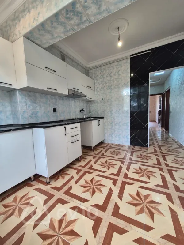 Satılır 3 otaqlı köhnə tikili 85 m²