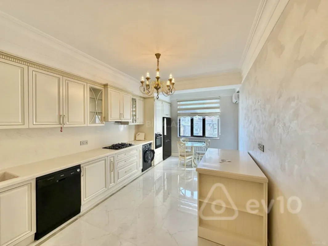 Kirayə verilir 3 otaqlı yeni tikili 120 m²