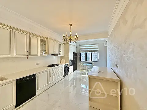 Kirayə verilir 3 otaqlı yeni tikili 120 m²