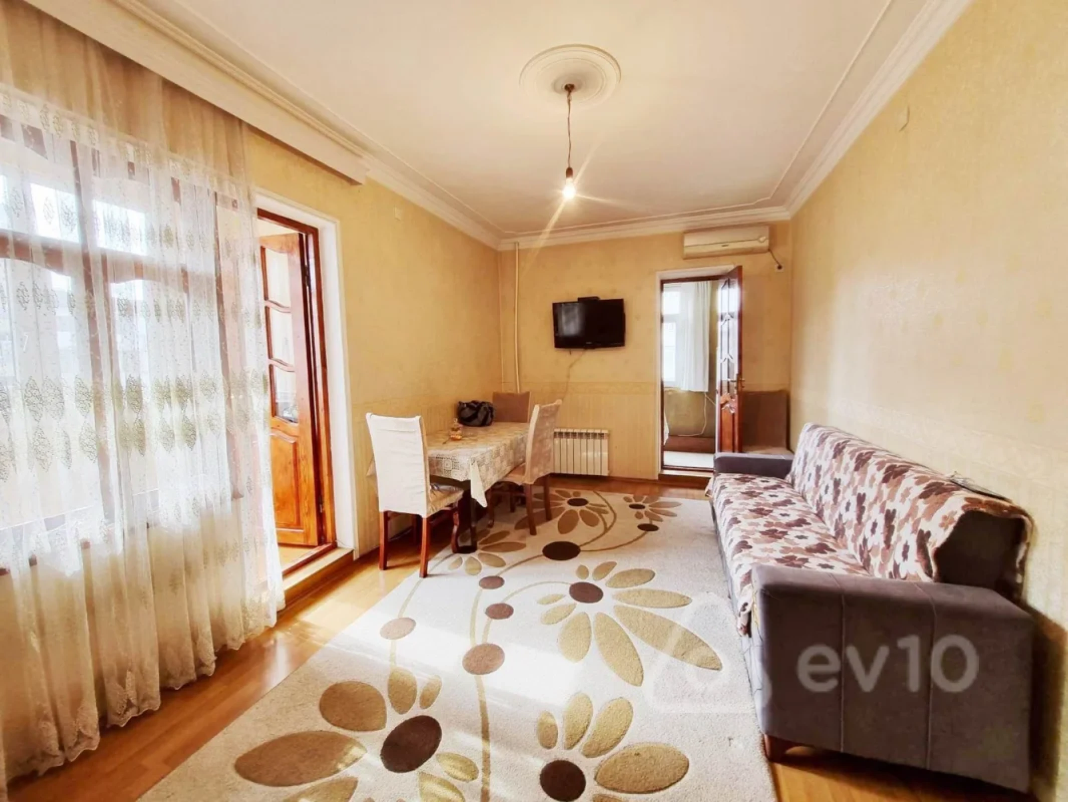Satılır 2 otaqlı köhnə tikili 47 m²