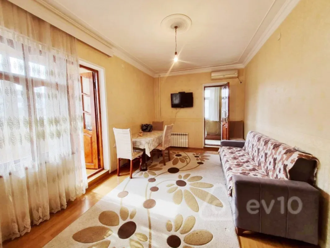 Satılır 2 otaqlı köhnə tikili 47 m²