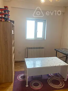 Kirayə verilir 4 otaqlı köhnə tikili 110 m²