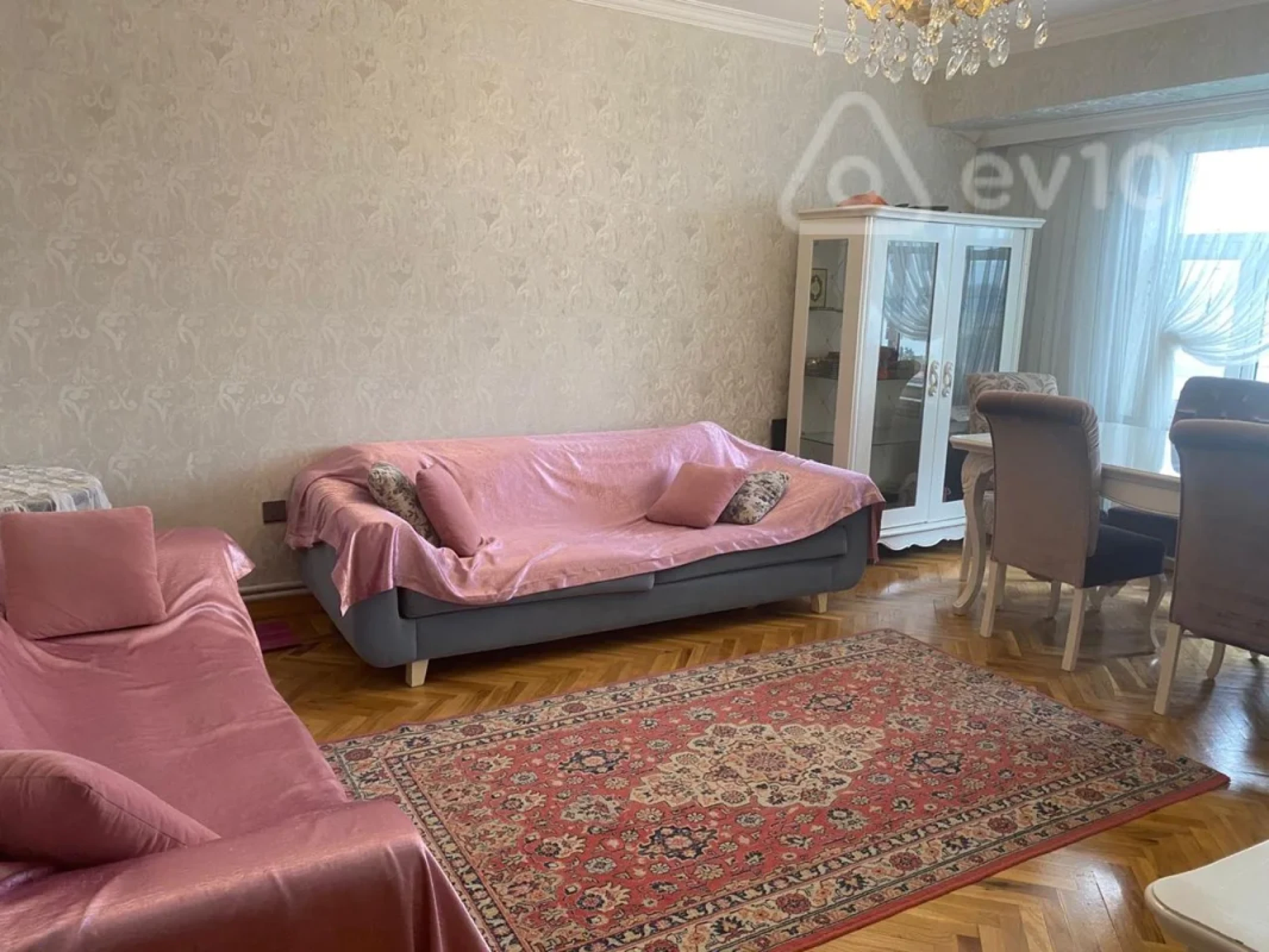 Kirayə verilir 4 otaqlı köhnə tikili 110 m²