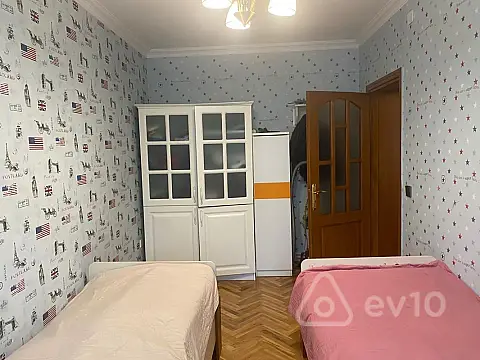 Kirayə verilir 4 otaqlı köhnə tikili 110 m²