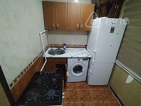 Kirayə verilir 2 otaqlı köhnə tikili 48 m²