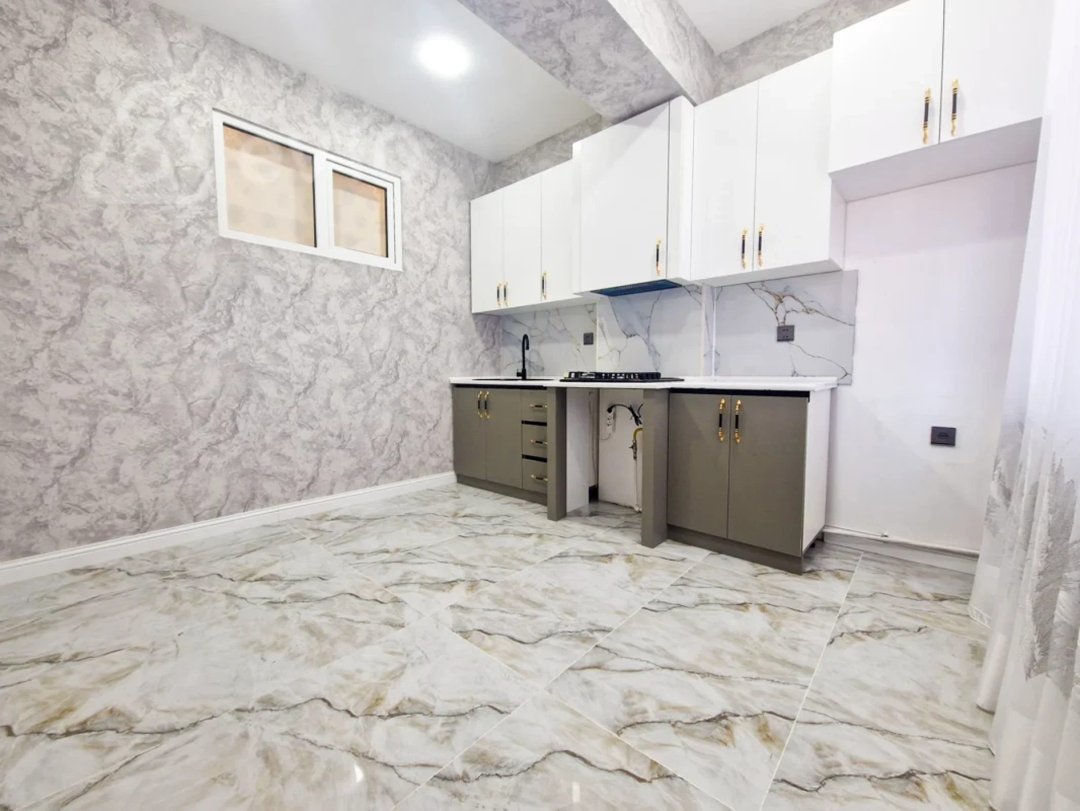 Kirayə verilir 2 otaqlı yeni tikili 70 m²