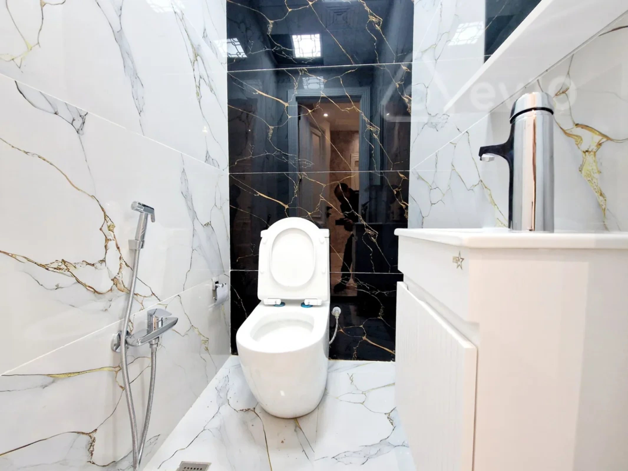 Kirayə verilir 2 otaqlı yeni tikili 70 m²