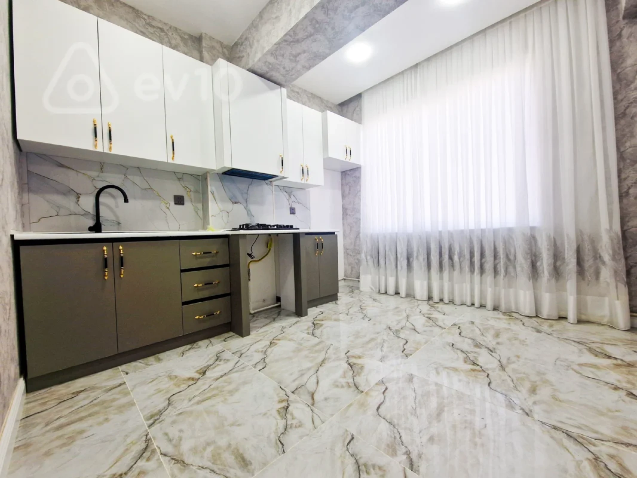 Kirayə verilir 2 otaqlı yeni tikili 70 m²