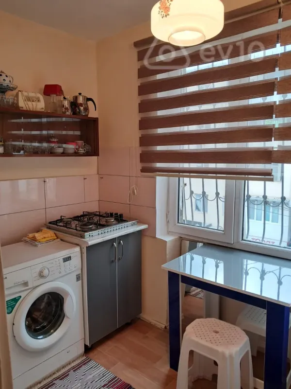 Satılır 1 otaqlı köhnə tikili 35 m²