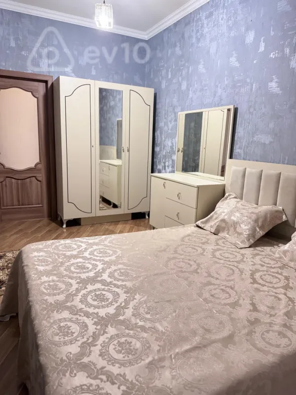 Kirayə verilir 2 otaqlı yeni tikili 70 m²