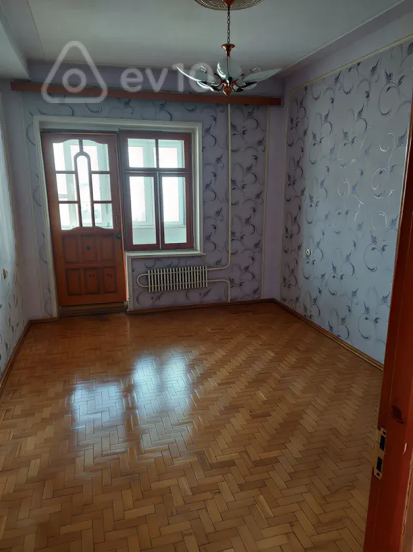 Satılır 4 otaqlı köhnə tikili 100 m²