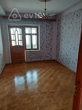 Satılır 4 otaqlı köhnə tikili 100 m² — Bakı, Nizami 4 otaq 100.00 m²