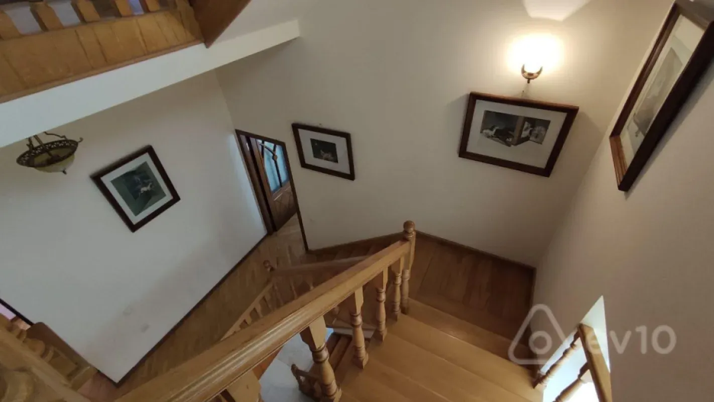 Satılır 5 otaqlı həyət evi 310 m²