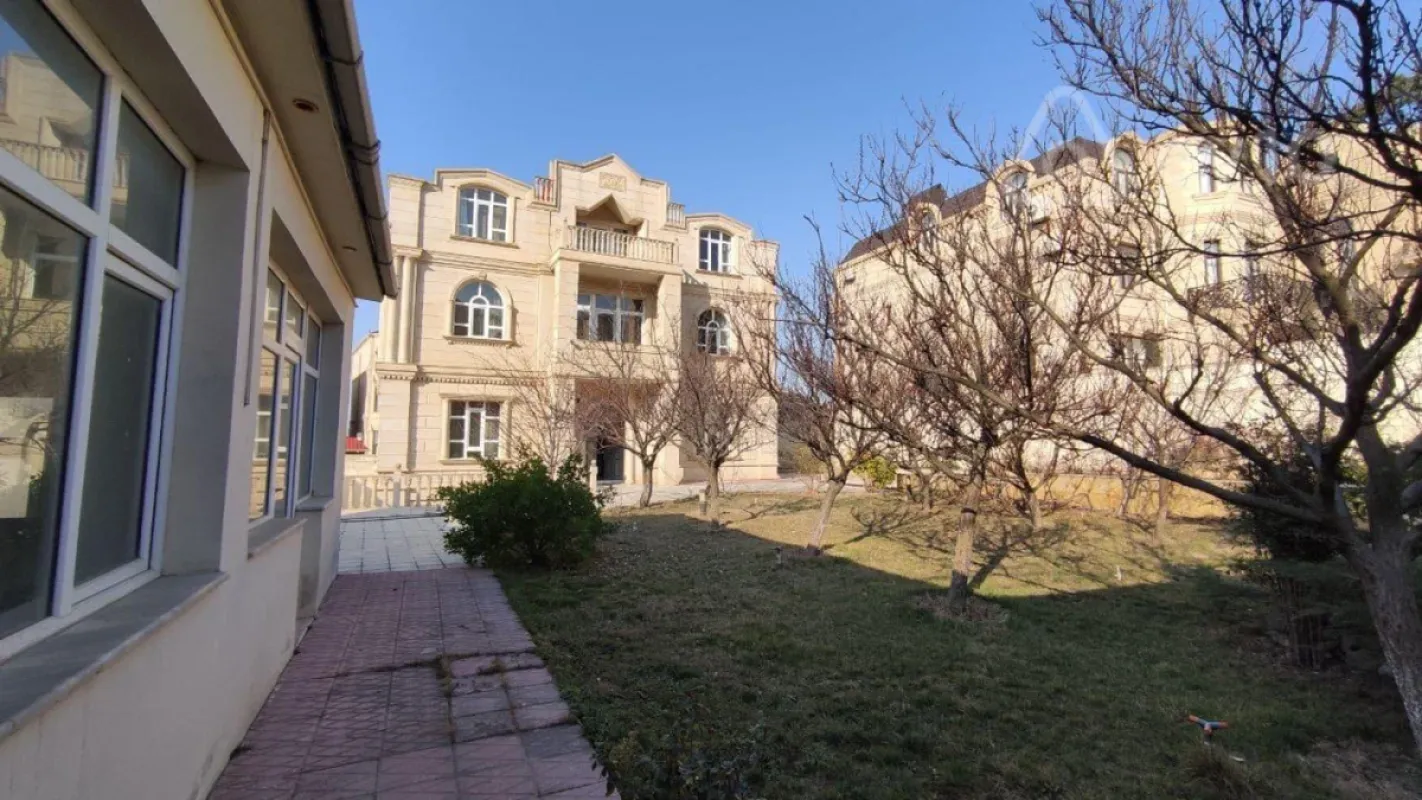 Satılır 5 otaqlı həyət evi 310 m²