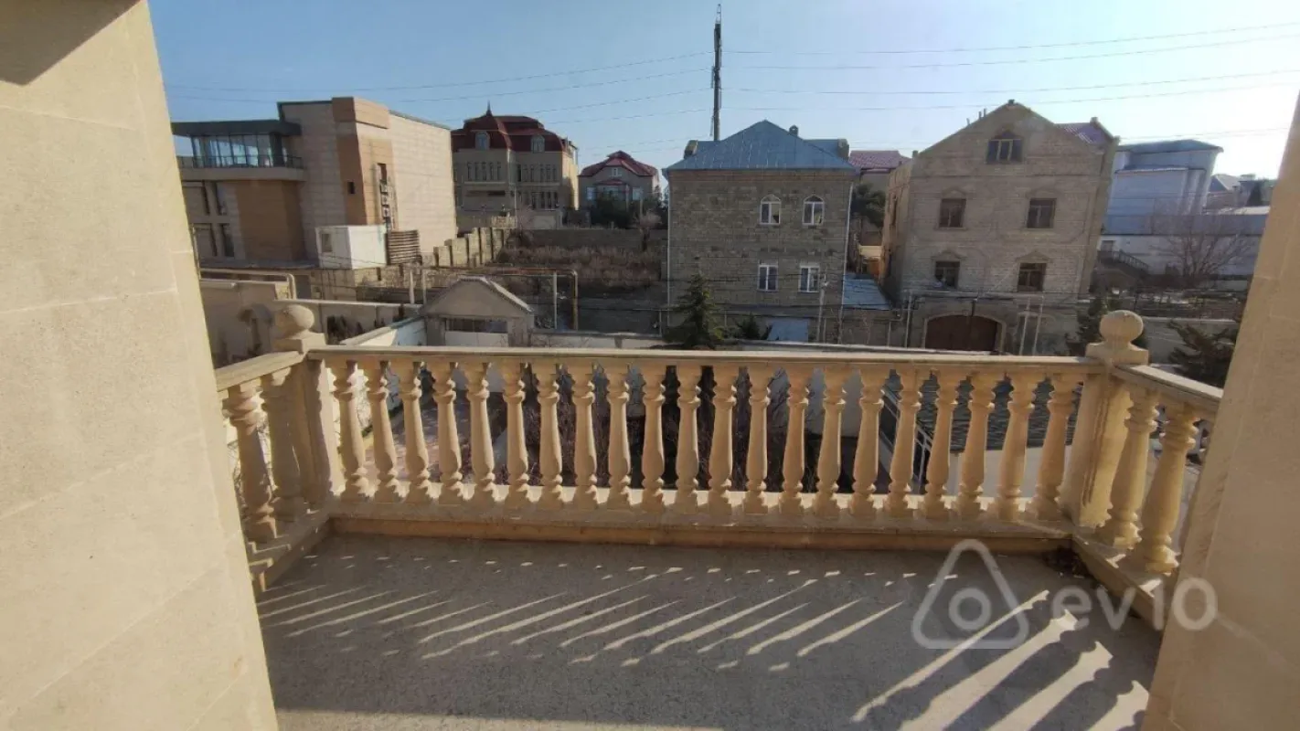 Satılır 5 otaqlı həyət evi 310 m²