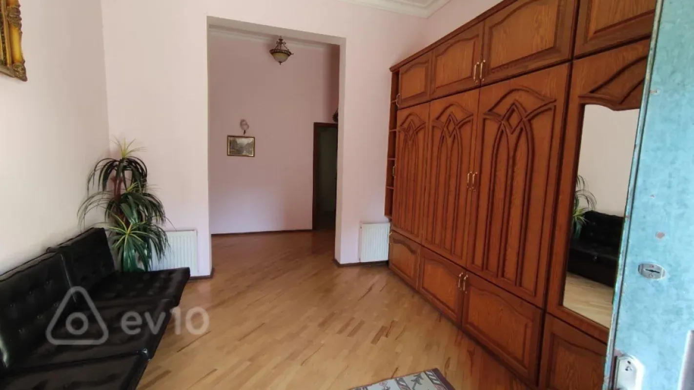 Satılır 5 otaqlı həyət evi 310 m²