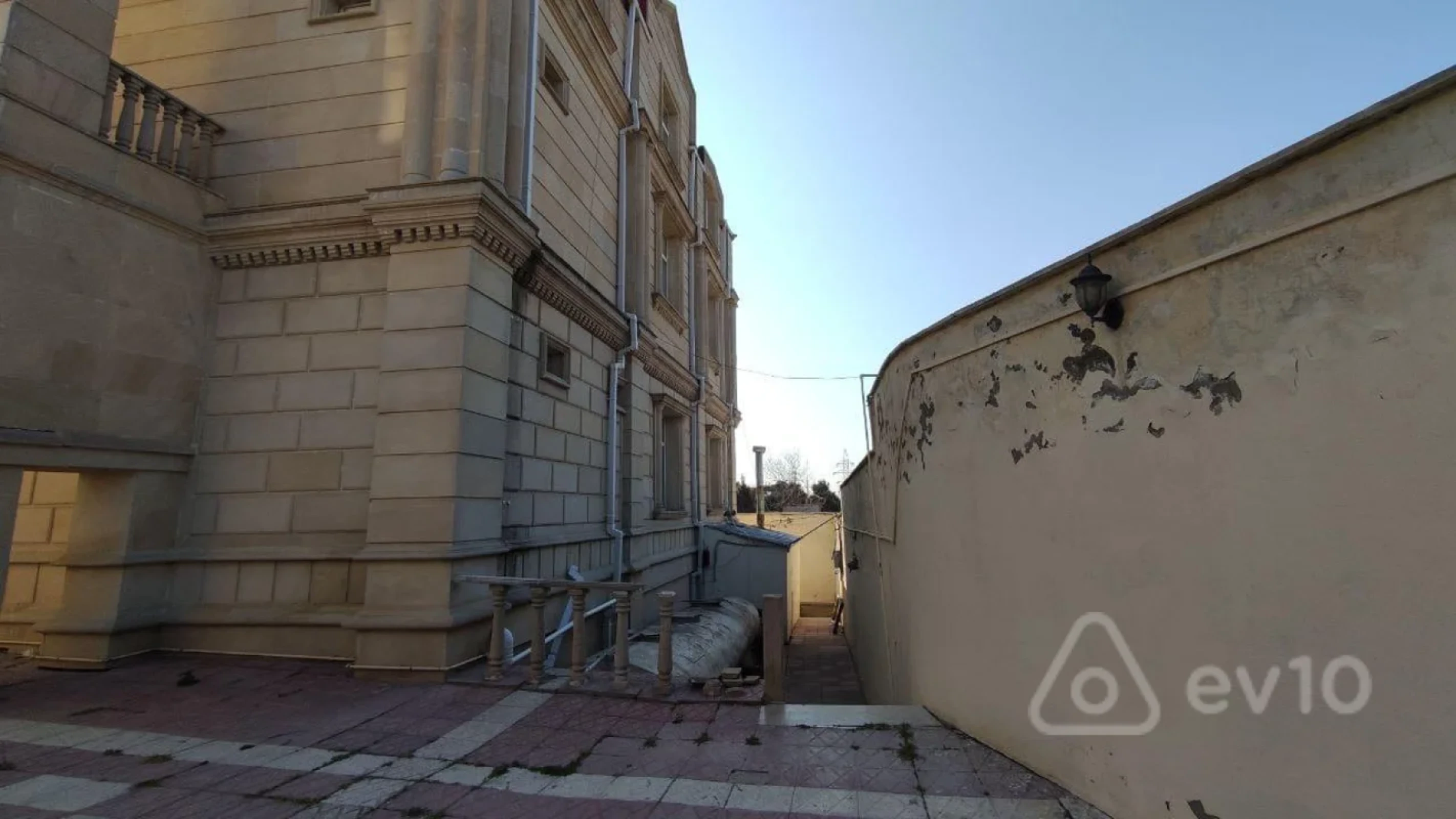 Satılır 5 otaqlı həyət evi 310 m²