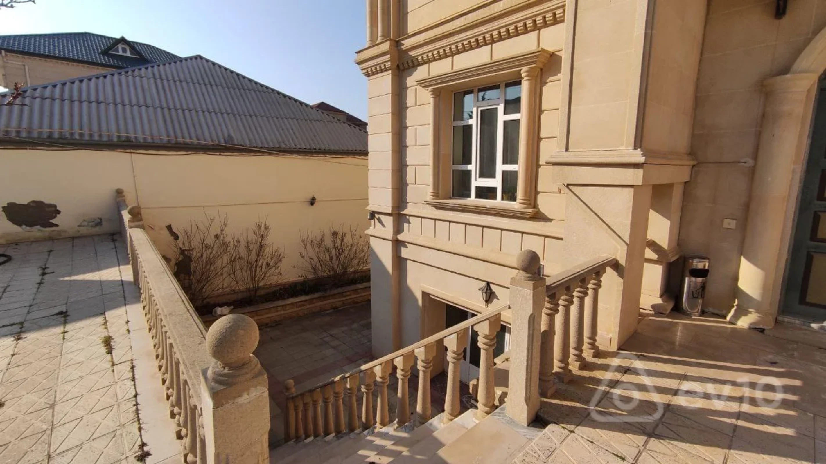 Satılır 5 otaqlı həyət evi 310 m²