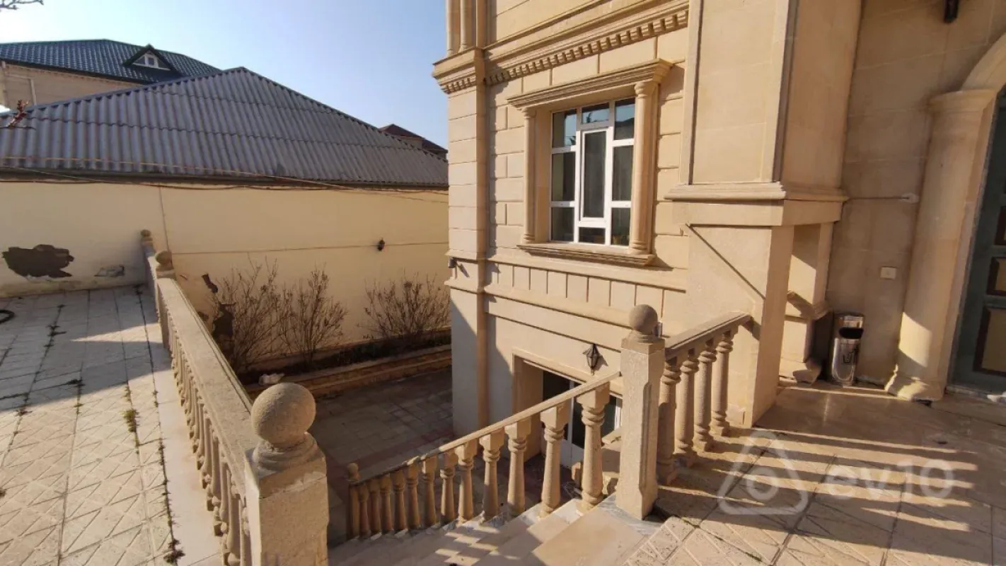 Satılır 5 otaqlı həyət evi 310 m²
