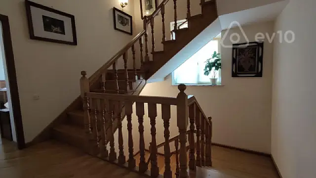 Satılır 5 otaqlı həyət evi 310 m²