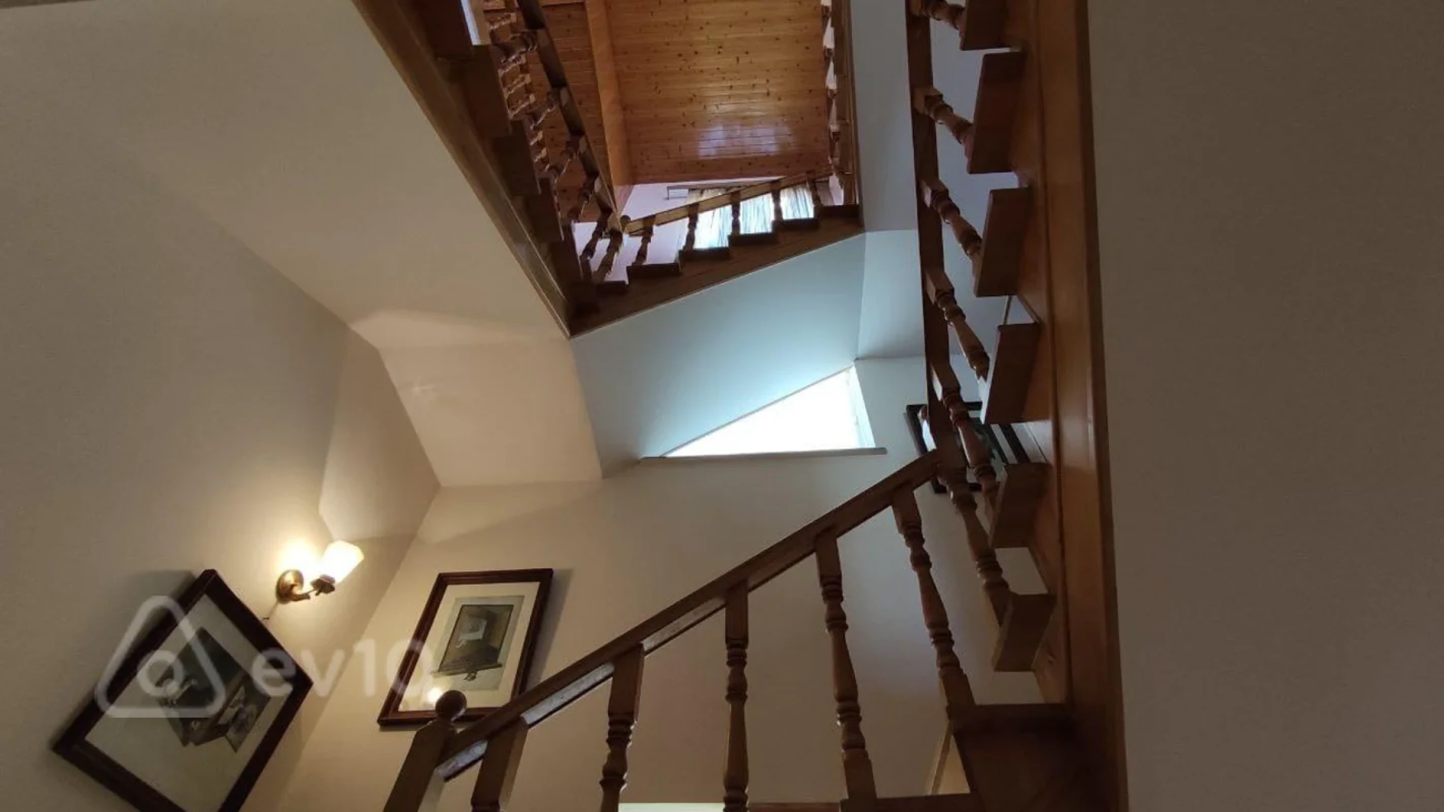 Satılır 5 otaqlı həyət evi 310 m²