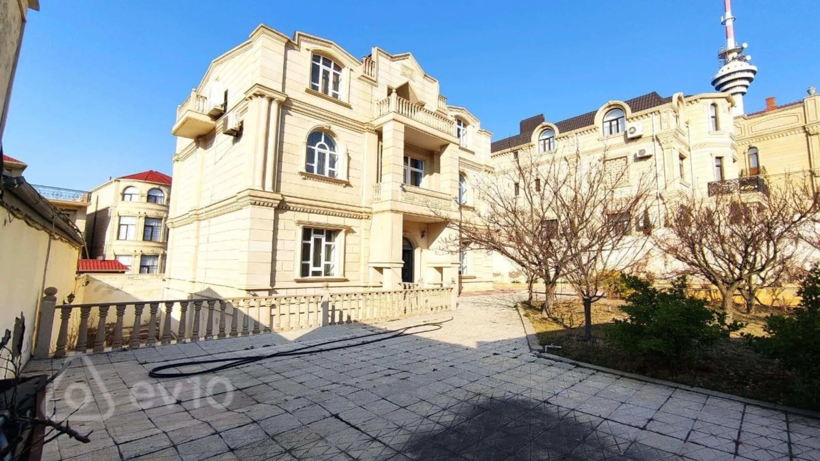 Satılır 5 otaqlı həyət evi 310 m²