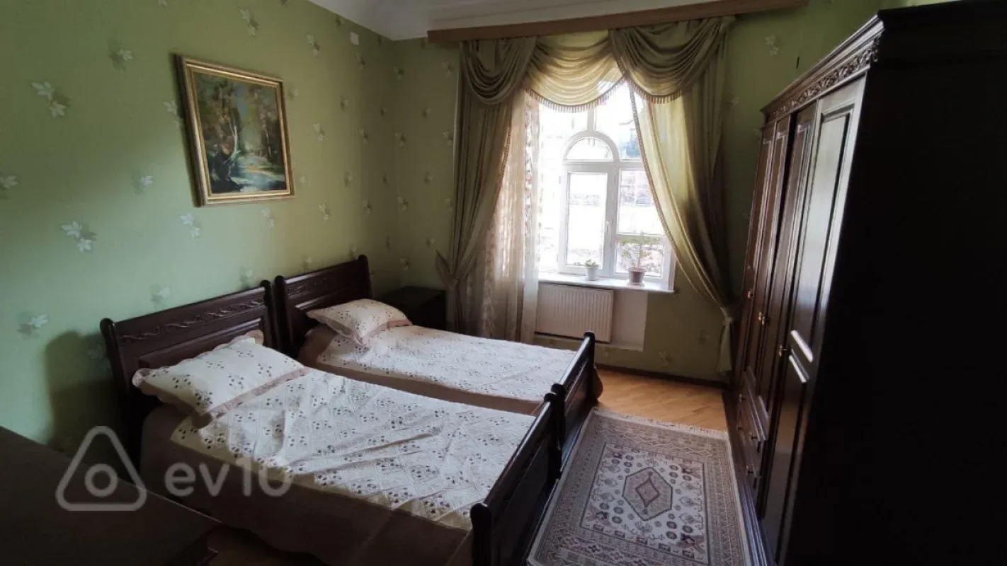 Satılır 5 otaqlı həyət evi 310 m²