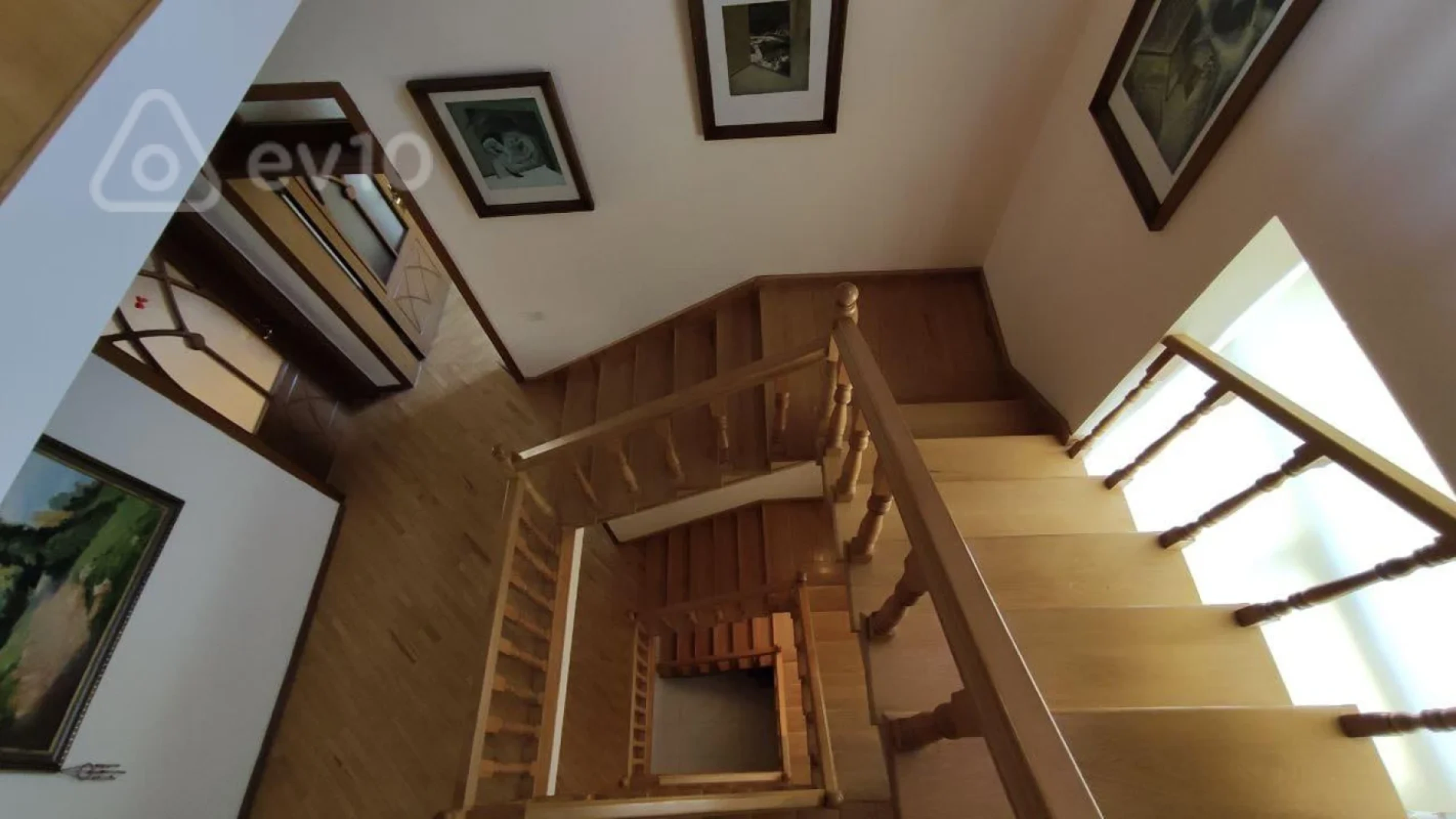 Satılır 5 otaqlı həyət evi 310 m²