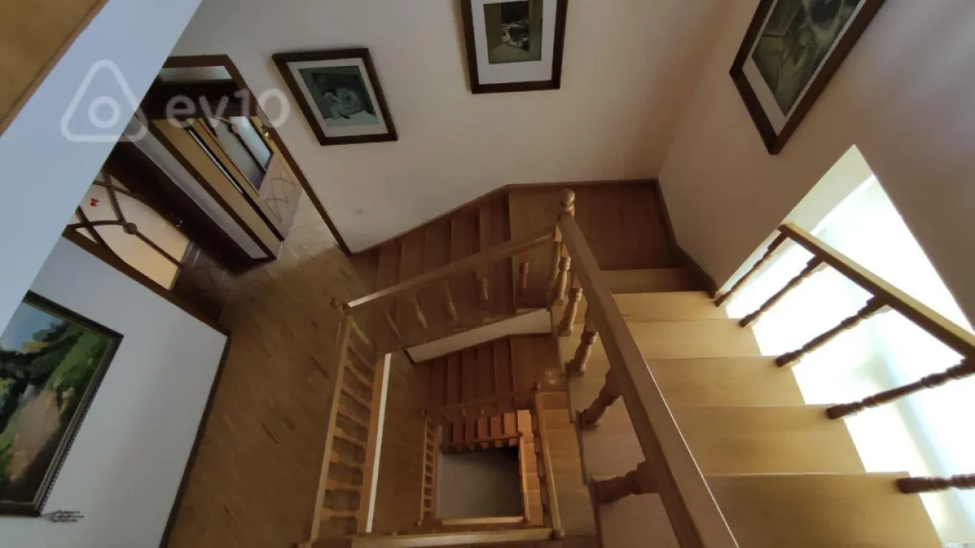 Satılır 5 otaqlı həyət evi 310 m²