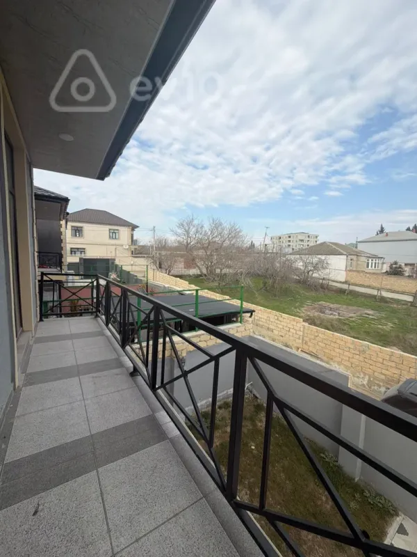 Satılır 4 otaqlı həyət evi 180 m²