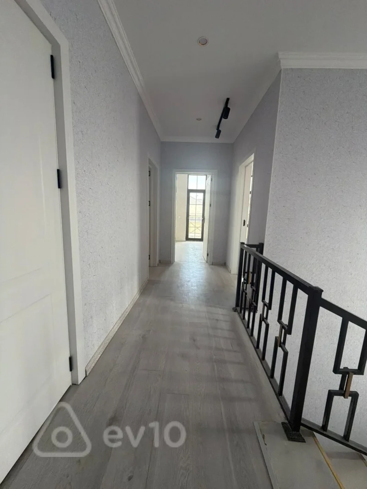 Satılır 4 otaqlı həyət evi 180 m²