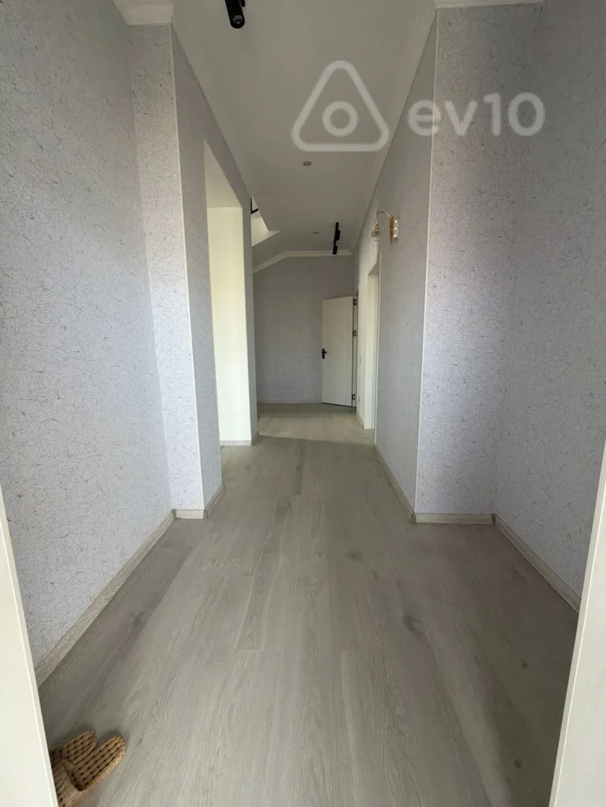 Satılır 4 otaqlı həyət evi 180 m²
