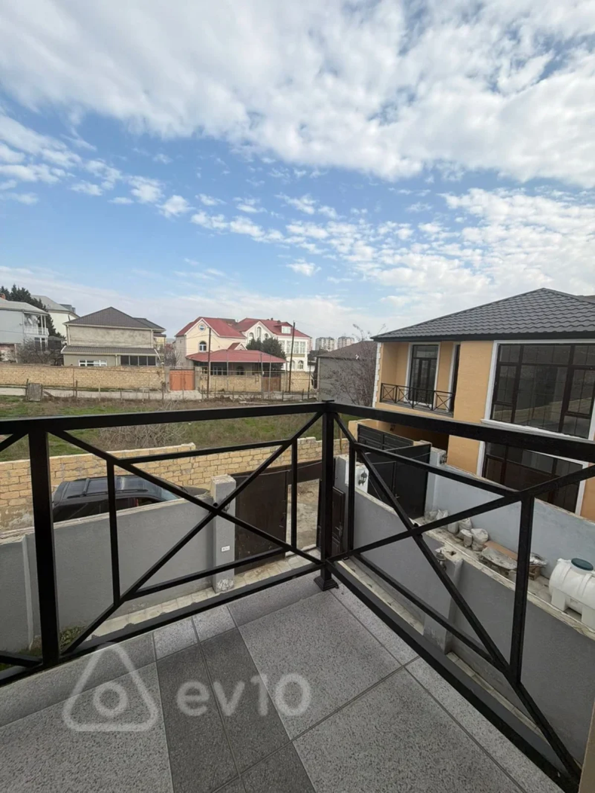 Satılır 4 otaqlı həyət evi 180 m²