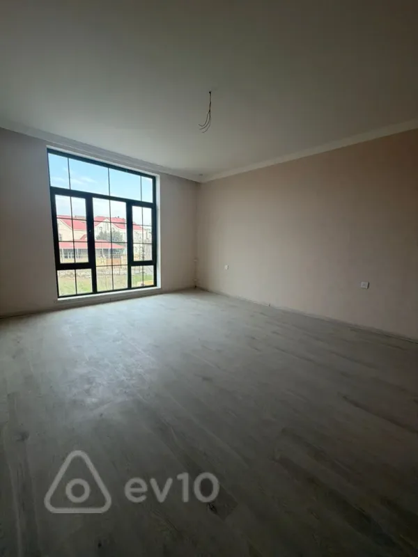 Satılır 4 otaqlı həyət evi 180 m²