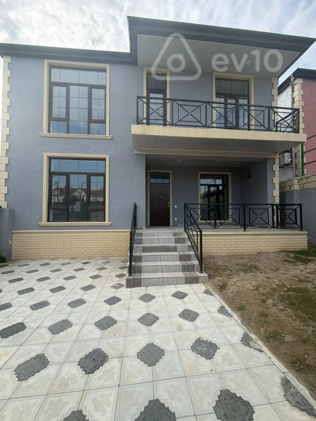 Satılır 4 otaqlı həyət evi 180 m²