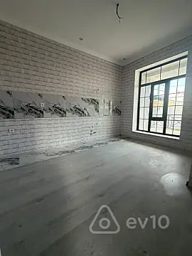 Satılır 4 otaqlı həyət evi 180 m²