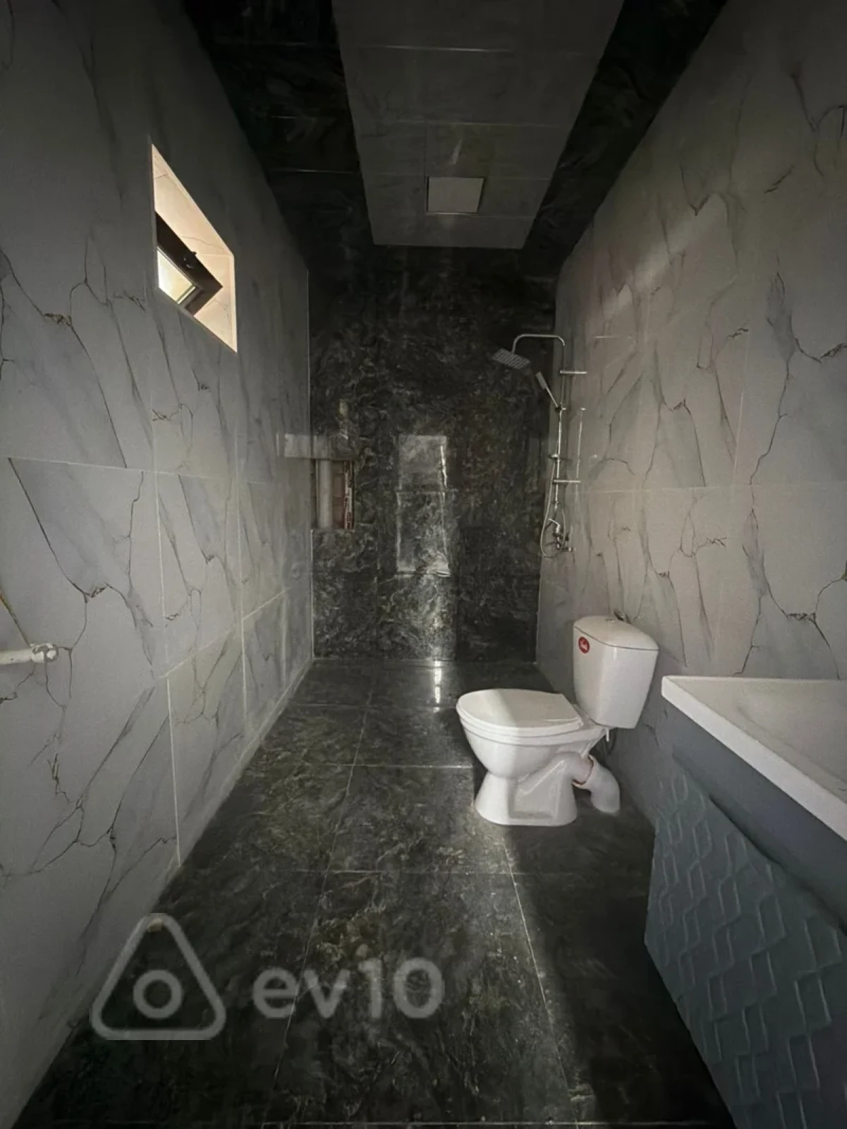 Satılır 4 otaqlı həyət evi 180 m²