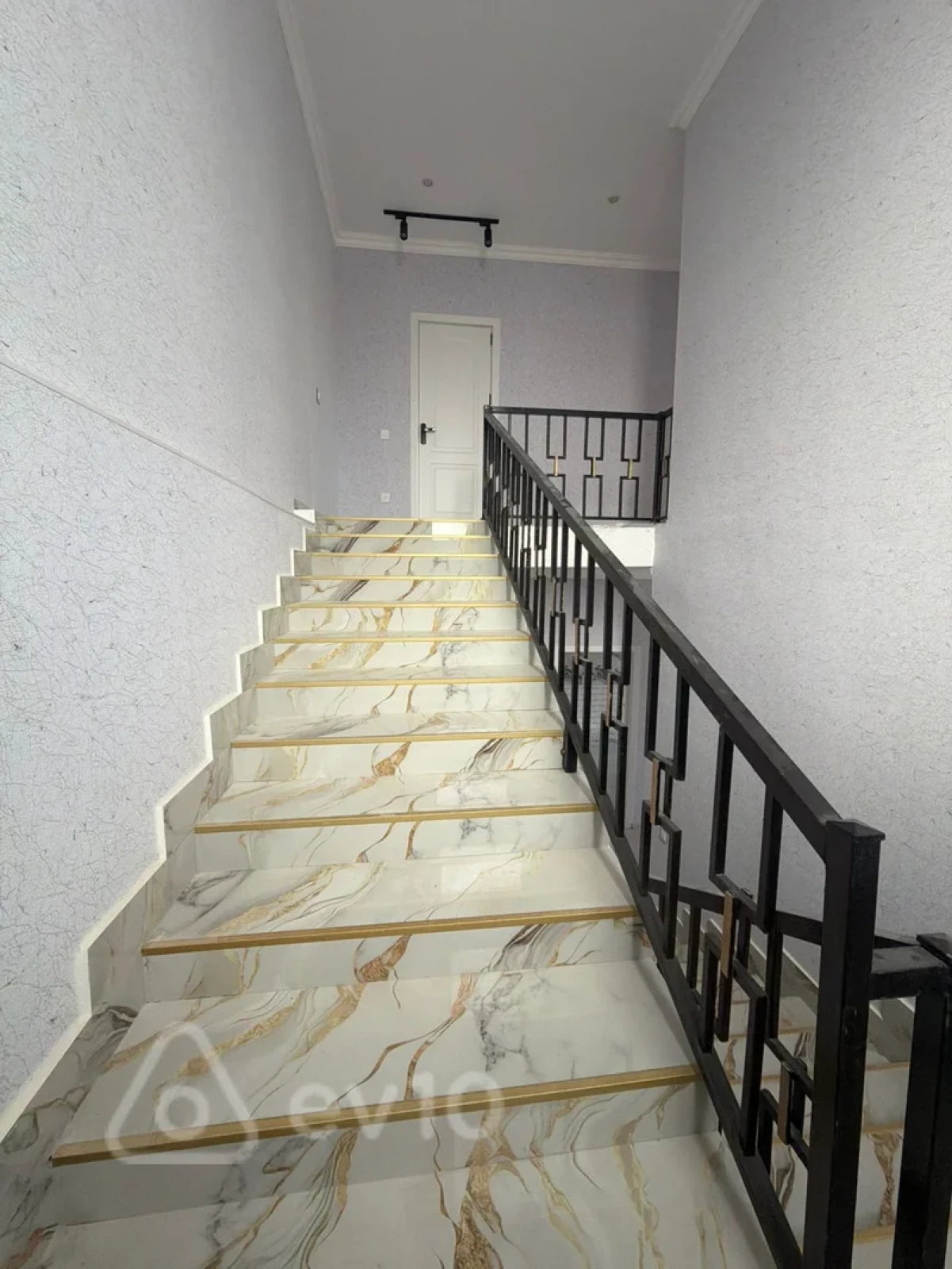 Satılır 4 otaqlı həyət evi 180 m²