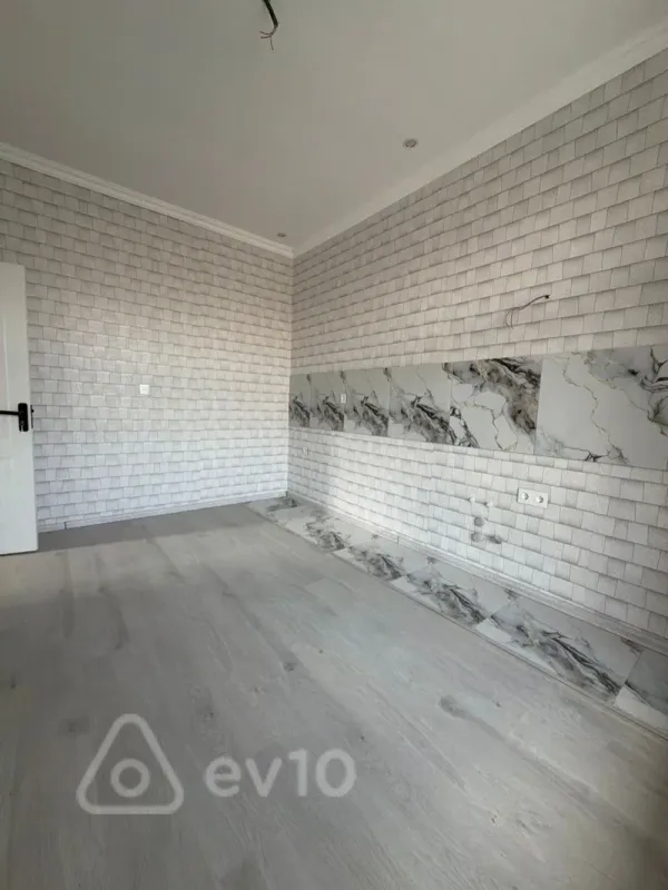 Satılır 4 otaqlı həyət evi 180 m²
