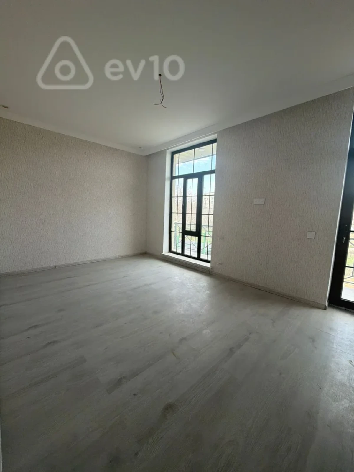 Satılır 4 otaqlı həyət evi 180 m²
