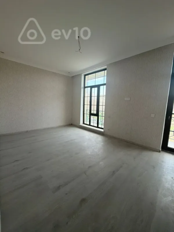 Satılır 4 otaqlı həyət evi 180 m²