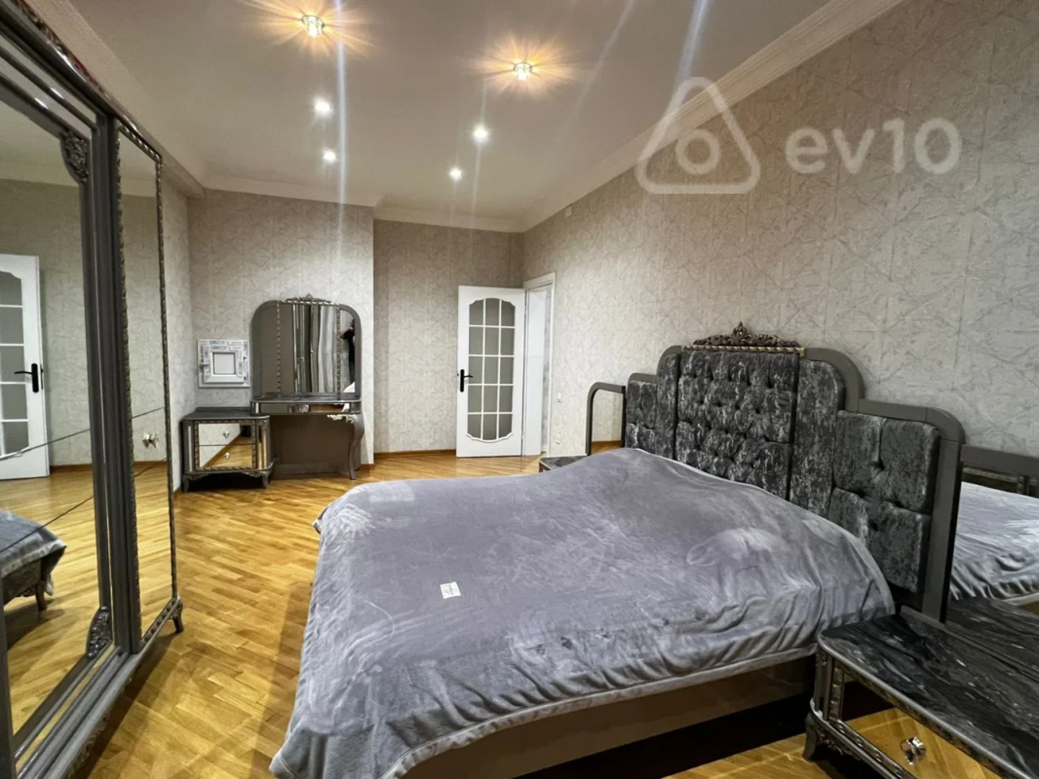 Kirayə verilir 3 otaqlı yeni tikili 130 m²