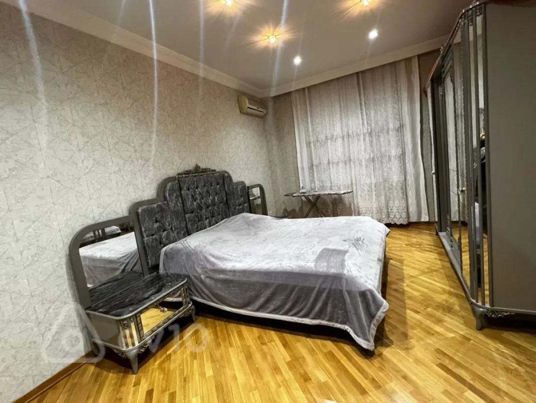 Kirayə verilir 3 otaqlı yeni tikili 130 m²