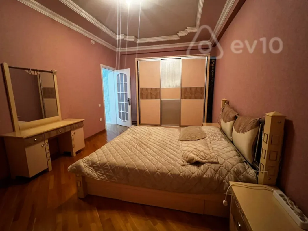 Kirayə verilir 3 otaqlı yeni tikili 130 m²