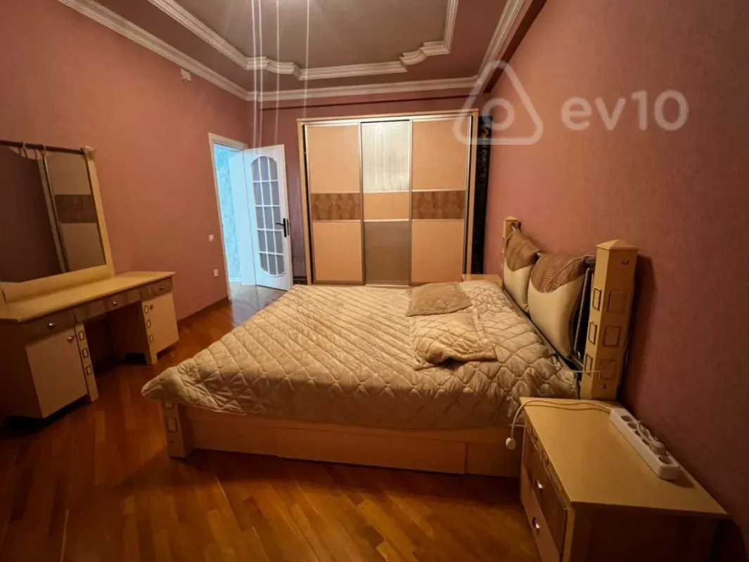 Kirayə verilir 3 otaqlı yeni tikili 130 m²