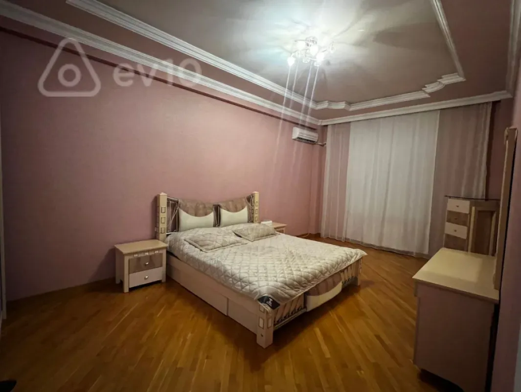 Kirayə verilir 3 otaqlı yeni tikili 130 m²