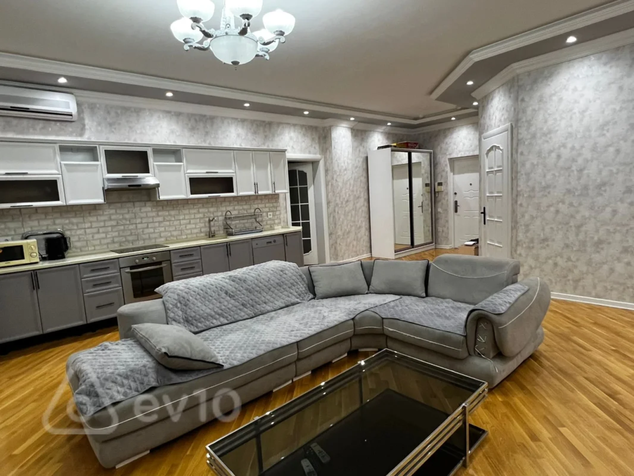 Kirayə verilir 3 otaqlı yeni tikili 130 m²