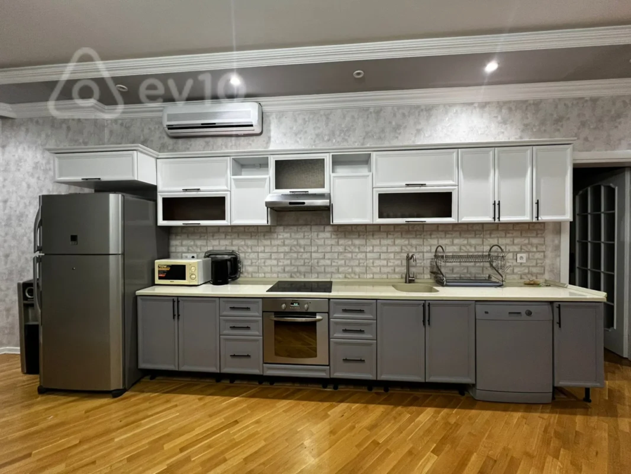 Kirayə verilir 3 otaqlı yeni tikili 130 m²