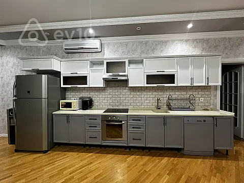 Kirayə verilir 3 otaqlı yeni tikili 130 m²