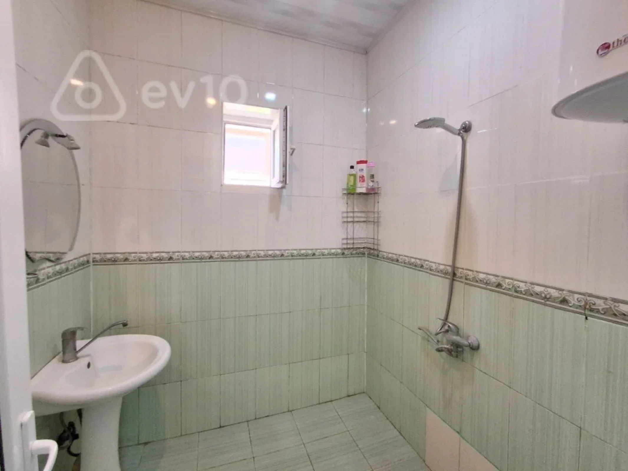 Kirayə verilir 4 otaqlı həyət evi 190 m²